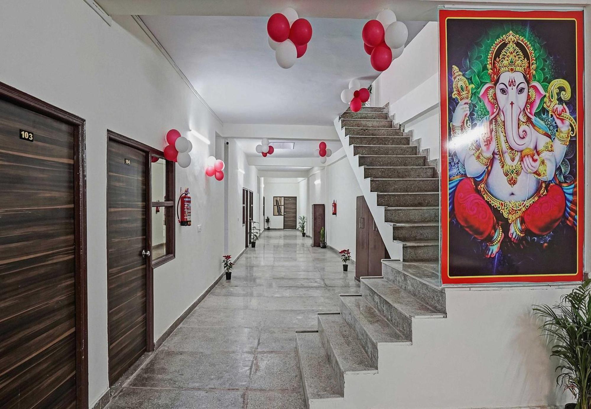 Hotel O Avs Hotel & Restaurant 노이다 외부 사진