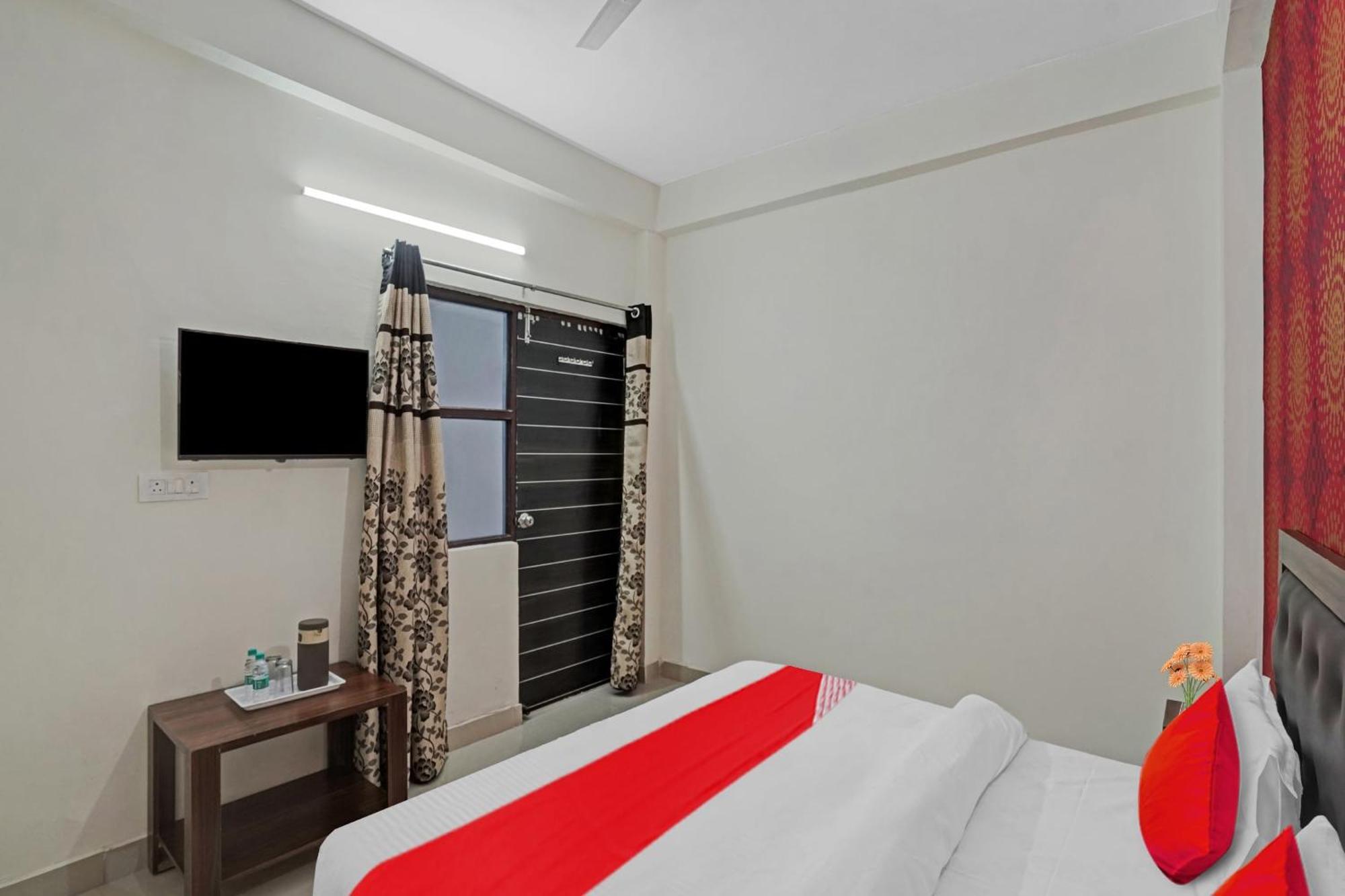 Hotel O Avs Hotel & Restaurant 노이다 외부 사진