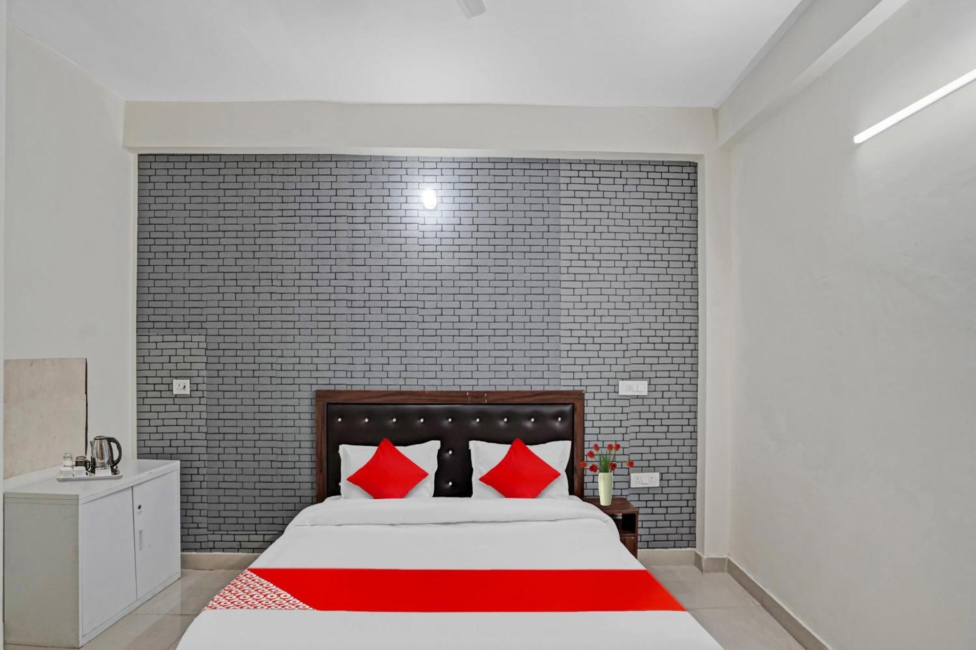Hotel O Avs Hotel & Restaurant 노이다 외부 사진