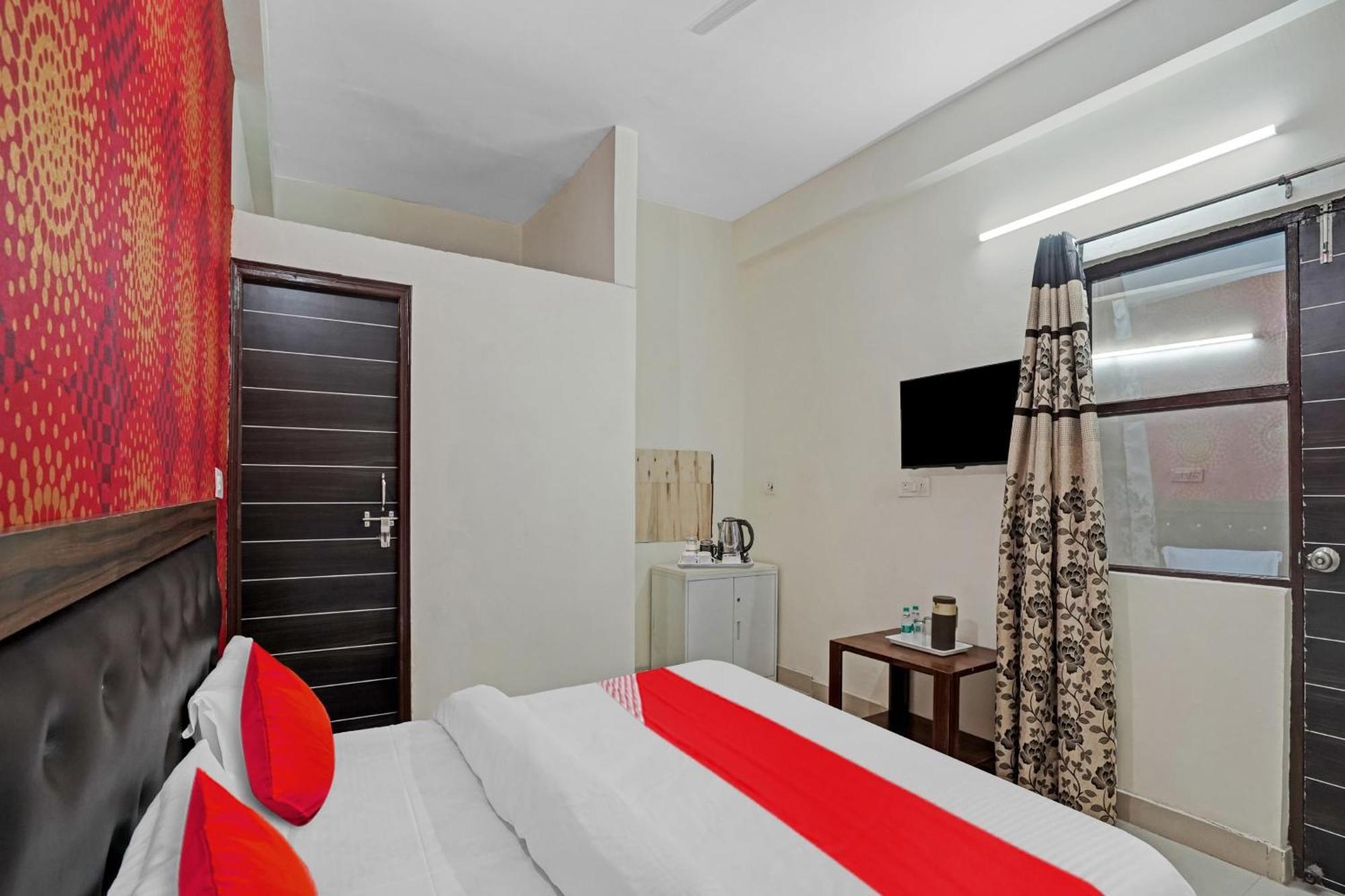 Hotel O Avs Hotel & Restaurant 노이다 외부 사진